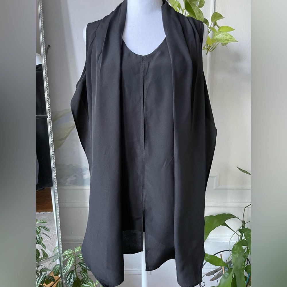 LARRY LEVINE LAYERED SLEEVELESS BLOUSE 🥀
